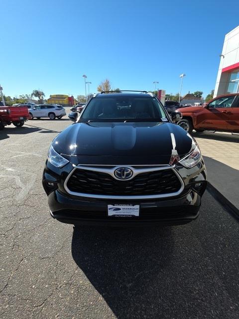 used 2023 Toyota Highlander Hybrid car, priced at $41,201