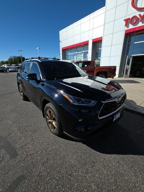 used 2023 Toyota Highlander Hybrid car, priced at $41,201