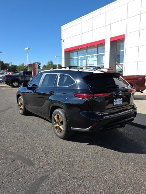 used 2023 Toyota Highlander Hybrid car, priced at $41,201