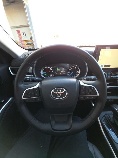 used 2023 Toyota Highlander Hybrid car, priced at $41,201