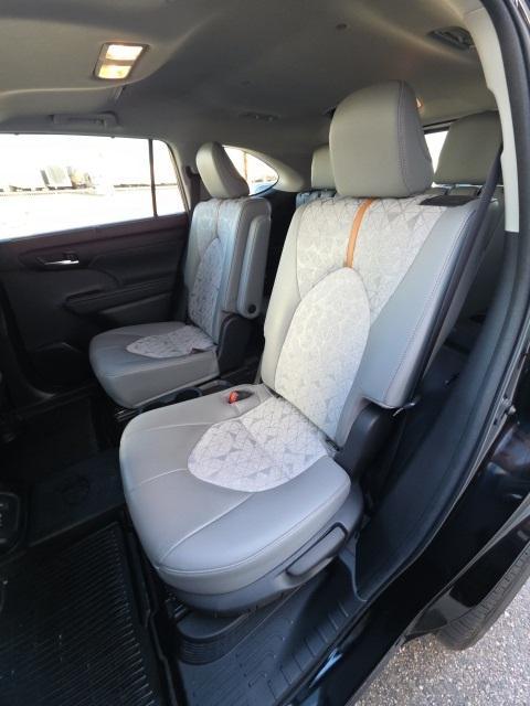 used 2023 Toyota Highlander Hybrid car, priced at $41,201