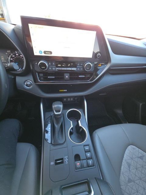 used 2023 Toyota Highlander Hybrid car, priced at $41,201