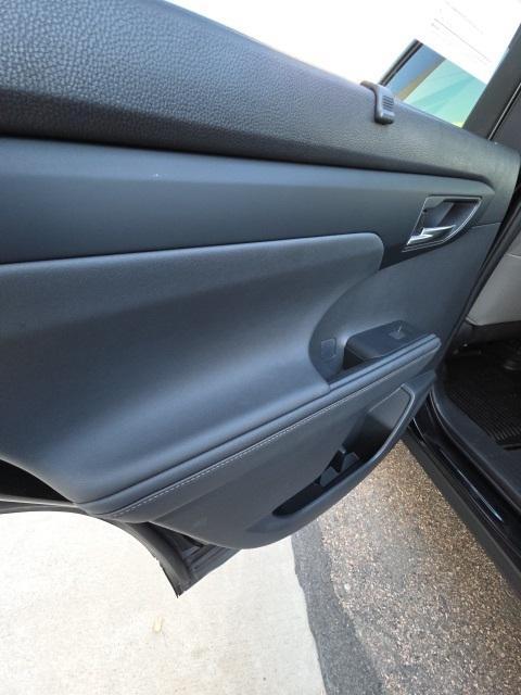 used 2023 Toyota Highlander Hybrid car, priced at $41,201