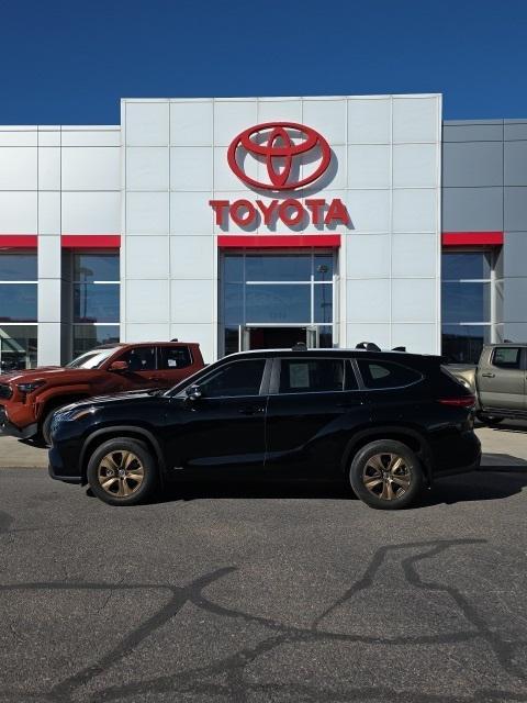 used 2023 Toyota Highlander Hybrid car, priced at $41,201