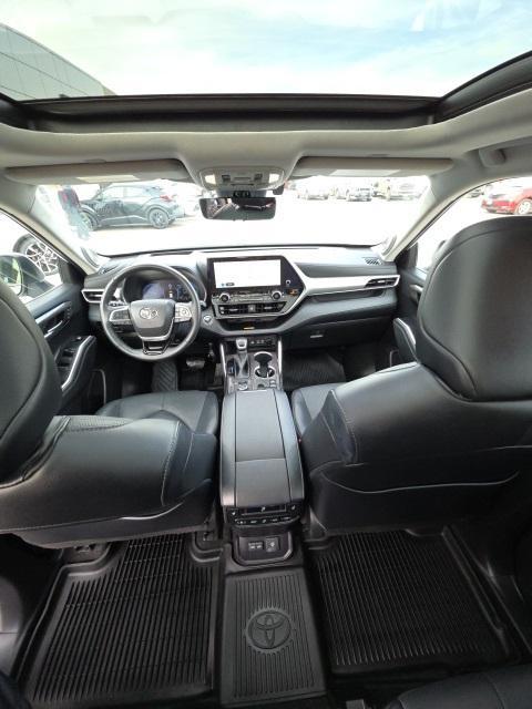 used 2023 Toyota Highlander car, priced at $40,990