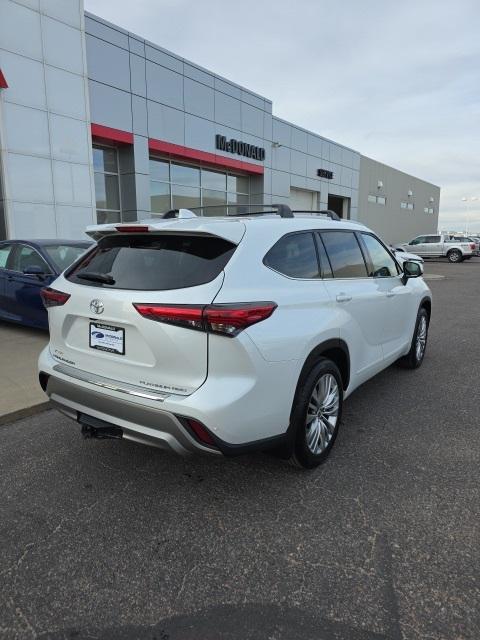 used 2023 Toyota Highlander car, priced at $40,990