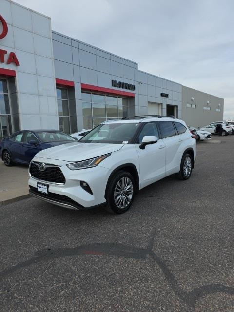 used 2023 Toyota Highlander car, priced at $40,990