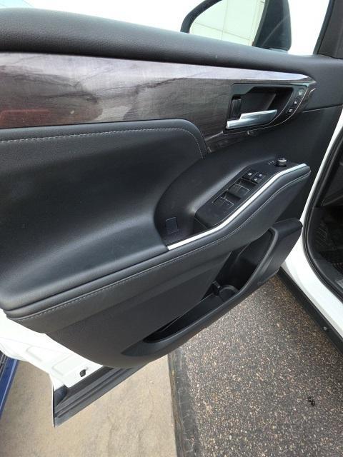 used 2023 Toyota Highlander car, priced at $40,990