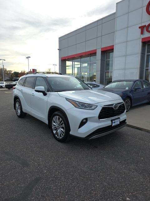 used 2023 Toyota Highlander car, priced at $40,990