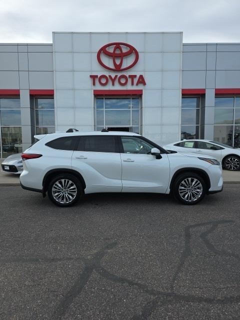 used 2023 Toyota Highlander car, priced at $40,990