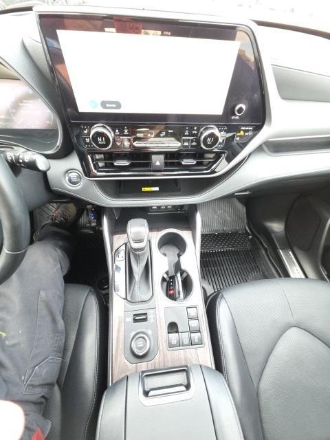 used 2023 Toyota Highlander car, priced at $40,990