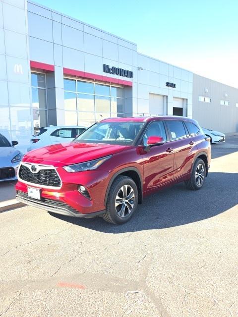 new 2026 Toyota Highlander car, priced at $50,367