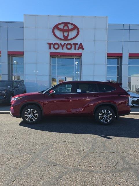 new 2026 Toyota Highlander car, priced at $50,367