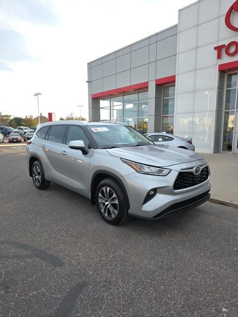 used 2020 Toyota Highlander car, priced at $31,701