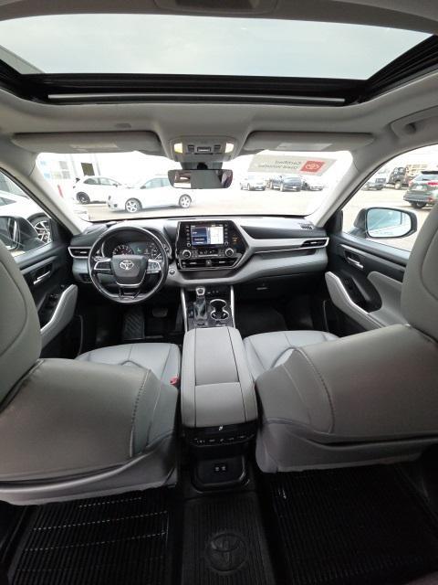 used 2020 Toyota Highlander car, priced at $31,701