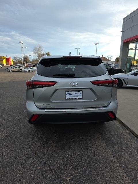 used 2020 Toyota Highlander car, priced at $31,701