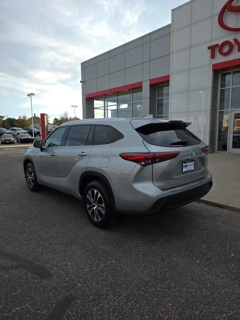 used 2020 Toyota Highlander car, priced at $31,701