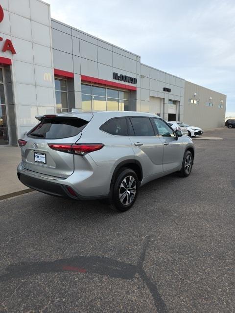 used 2020 Toyota Highlander car, priced at $31,701