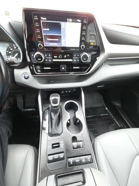 used 2020 Toyota Highlander car, priced at $31,701