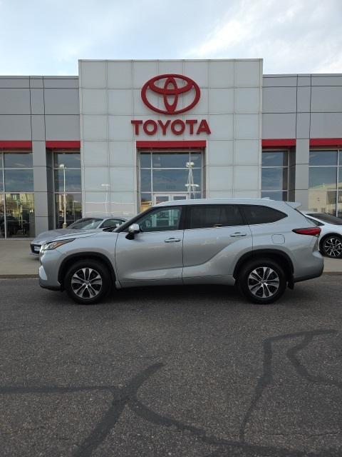 used 2020 Toyota Highlander car, priced at $31,701