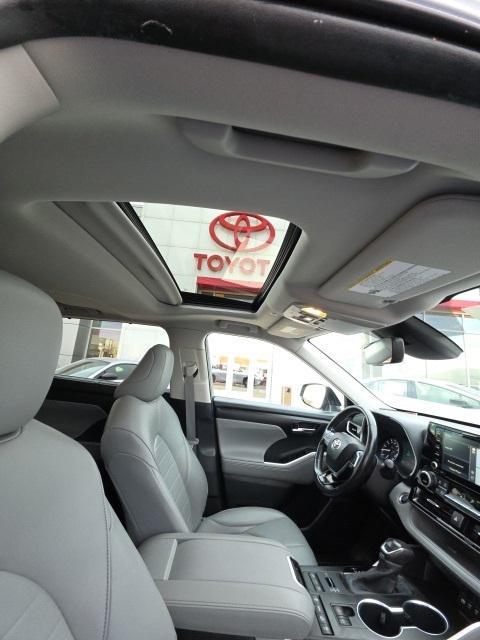used 2020 Toyota Highlander car, priced at $31,701