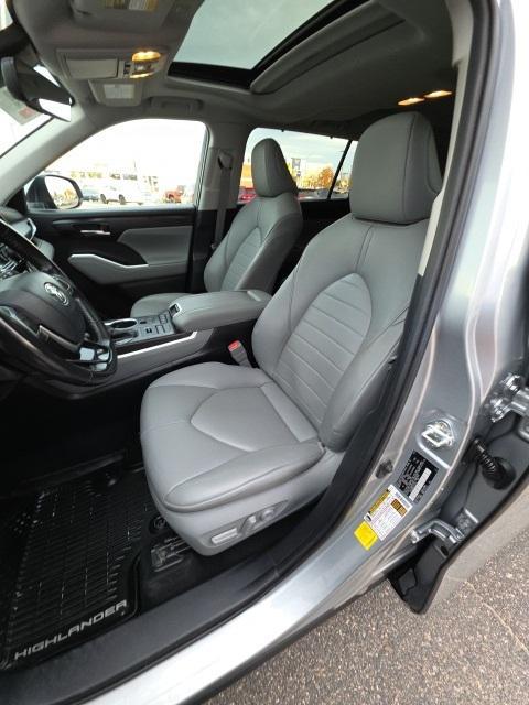 used 2020 Toyota Highlander car, priced at $31,701