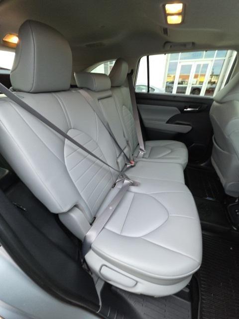 used 2020 Toyota Highlander car, priced at $31,701