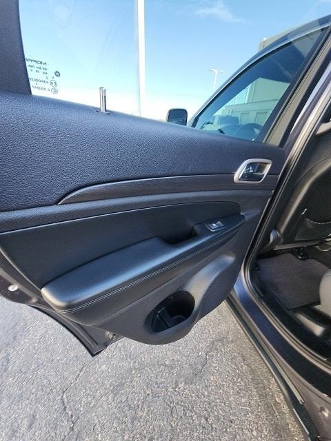 used 2016 Jeep Grand Cherokee car, priced at $11,977
