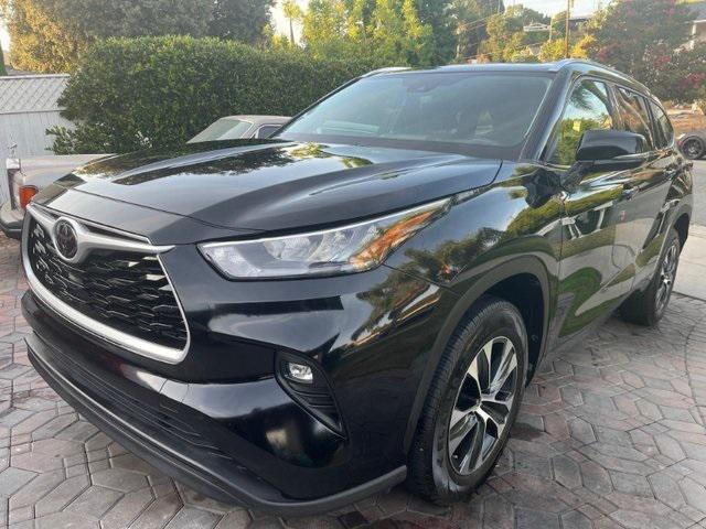 used 2020 Toyota Highlander car, priced at $27,500