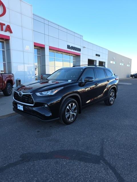 used 2020 Toyota Highlander car, priced at $27,290