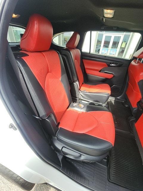 used 2022 Toyota Highlander car, priced at $38,899