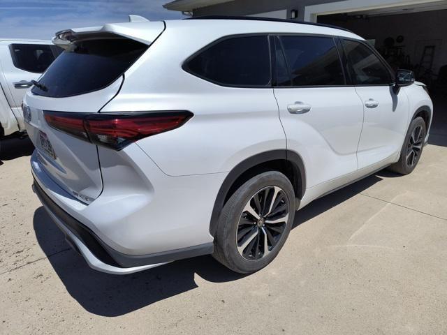 used 2022 Toyota Highlander car, priced at $38,899