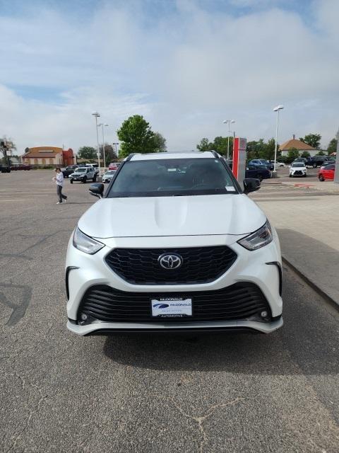 used 2022 Toyota Highlander car, priced at $38,899