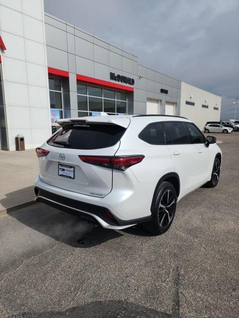 used 2022 Toyota Highlander car, priced at $38,899