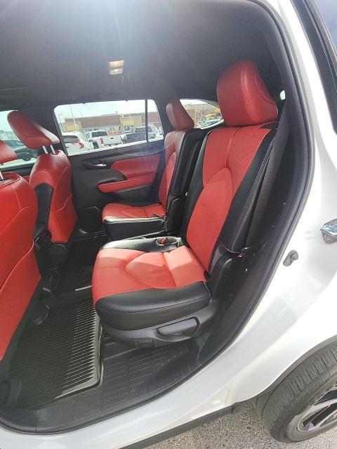 used 2022 Toyota Highlander car, priced at $38,899
