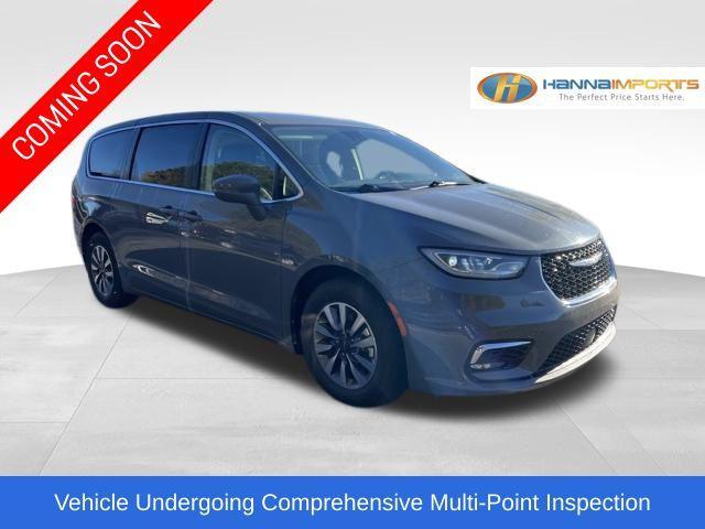 used 2022 Chrysler Pacifica Hybrid car, priced at $19,100