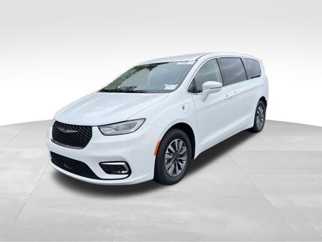 used 2022 Chrysler Pacifica Hybrid car, priced at $19,100