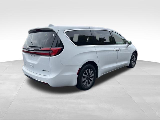 used 2022 Chrysler Pacifica Hybrid car, priced at $19,100