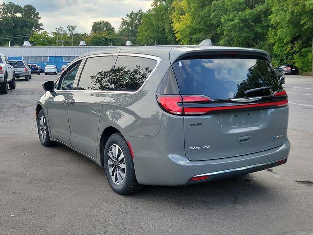 used 2022 Chrysler Pacifica Hybrid car, priced at $24,900