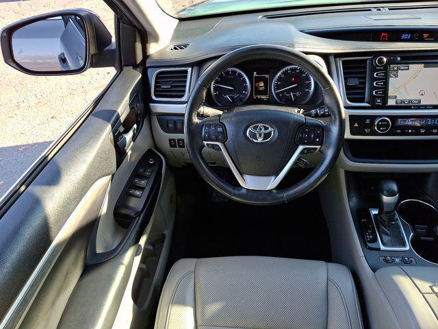 used 2018 Toyota Highlander car, priced at $21,900