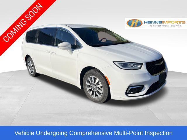 used 2022 Chrysler Pacifica Hybrid car, priced at $19,100