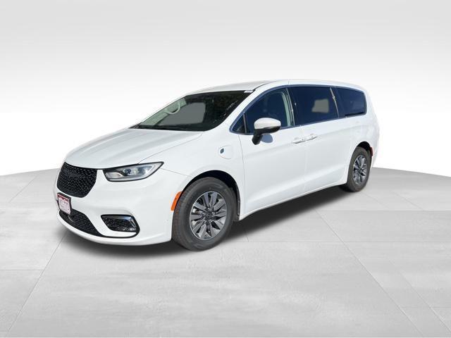 used 2023 Chrysler Pacifica Hybrid car, priced at $24,997