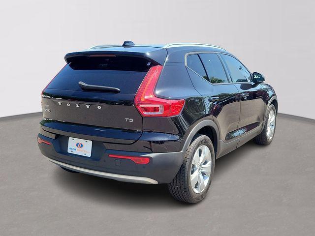 used 2020 Volvo XC40 car, priced at $15,400