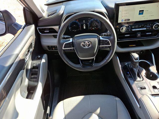 used 2023 Toyota Highlander car, priced at $39,100