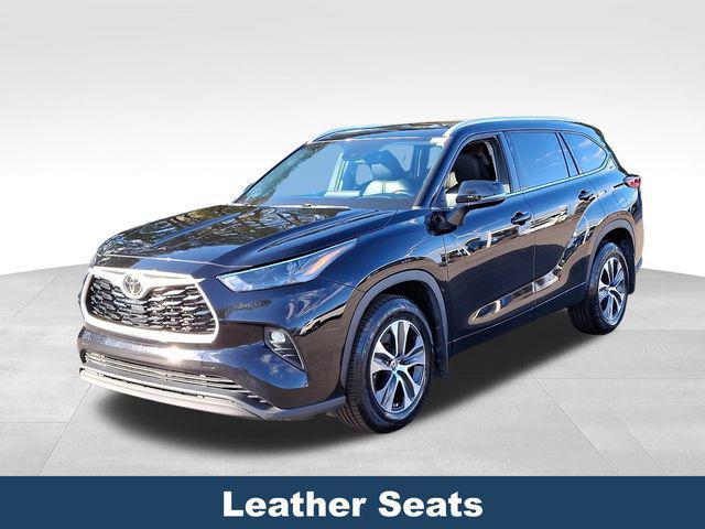 used 2022 Toyota Highlander car, priced at $31,000