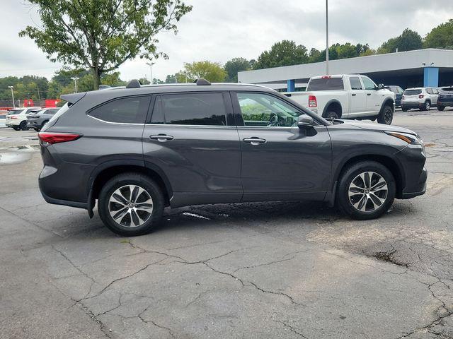 used 2021 Toyota Highlander car, priced at $32,600