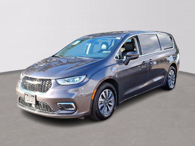 used 2022 Chrysler Pacifica Hybrid car, priced at $19,100