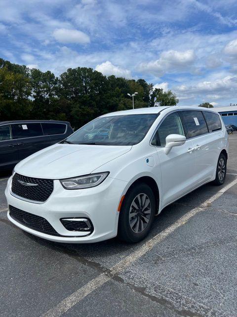 used 2022 Chrysler Pacifica Hybrid car, priced at $19,200