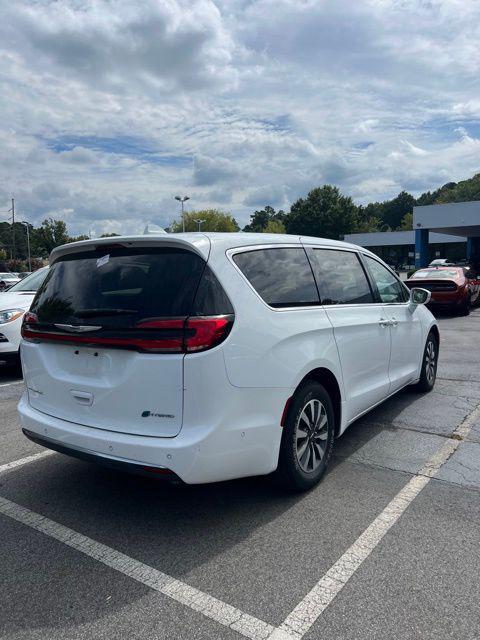 used 2022 Chrysler Pacifica Hybrid car, priced at $19,200