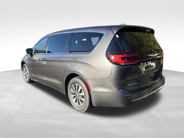 used 2022 Chrysler Pacifica Hybrid car, priced at $19,100